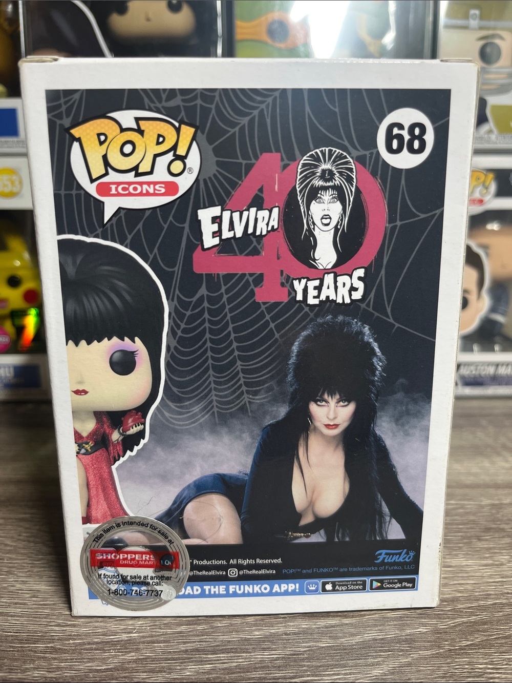 Funko Pop! Icons Elvira Diamond in Red Glitter Gown - Picture 4 of 6
